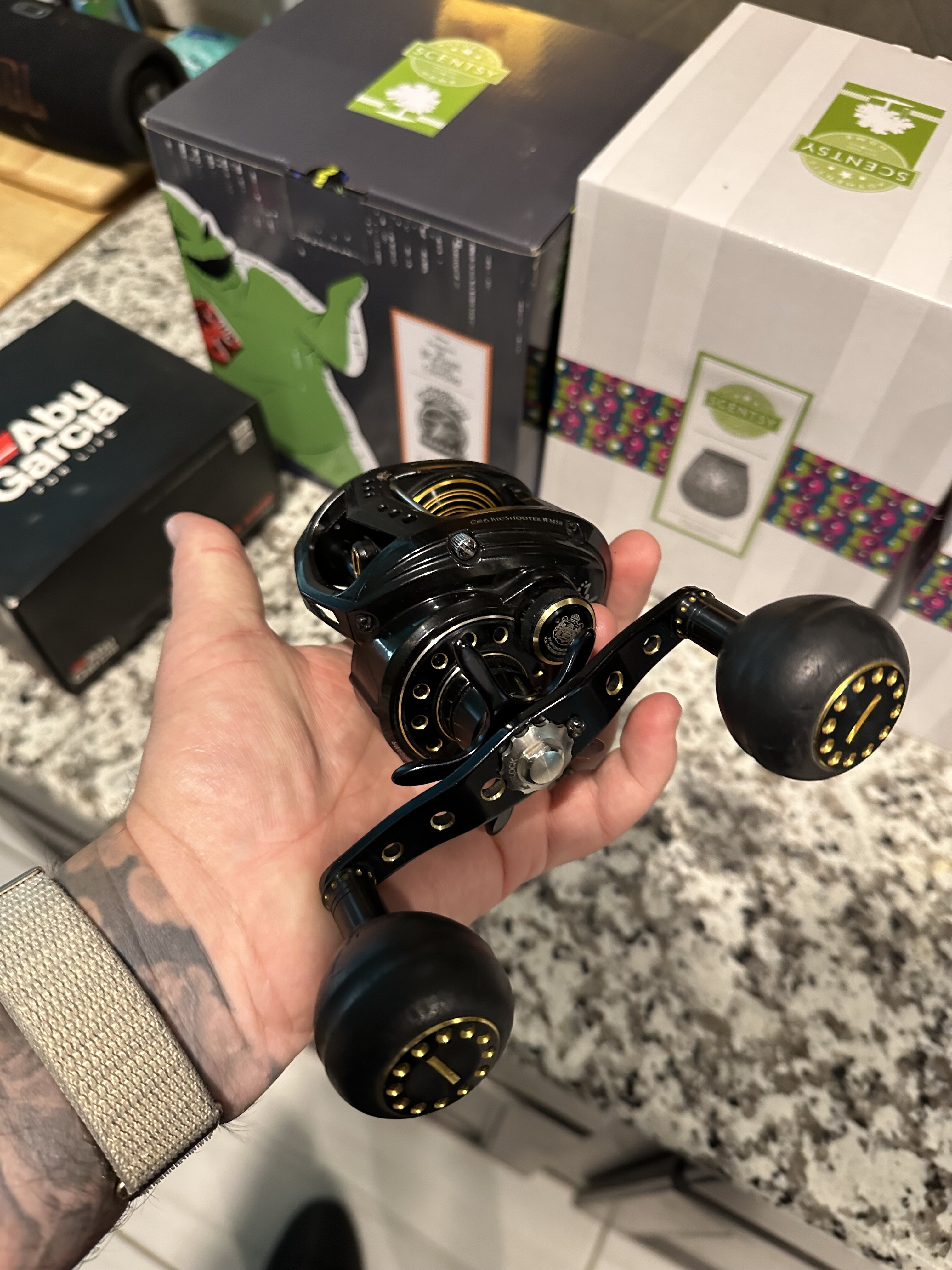 FS: Abu Garcia WM50 Lefty - Black Market - Swimbait Underground