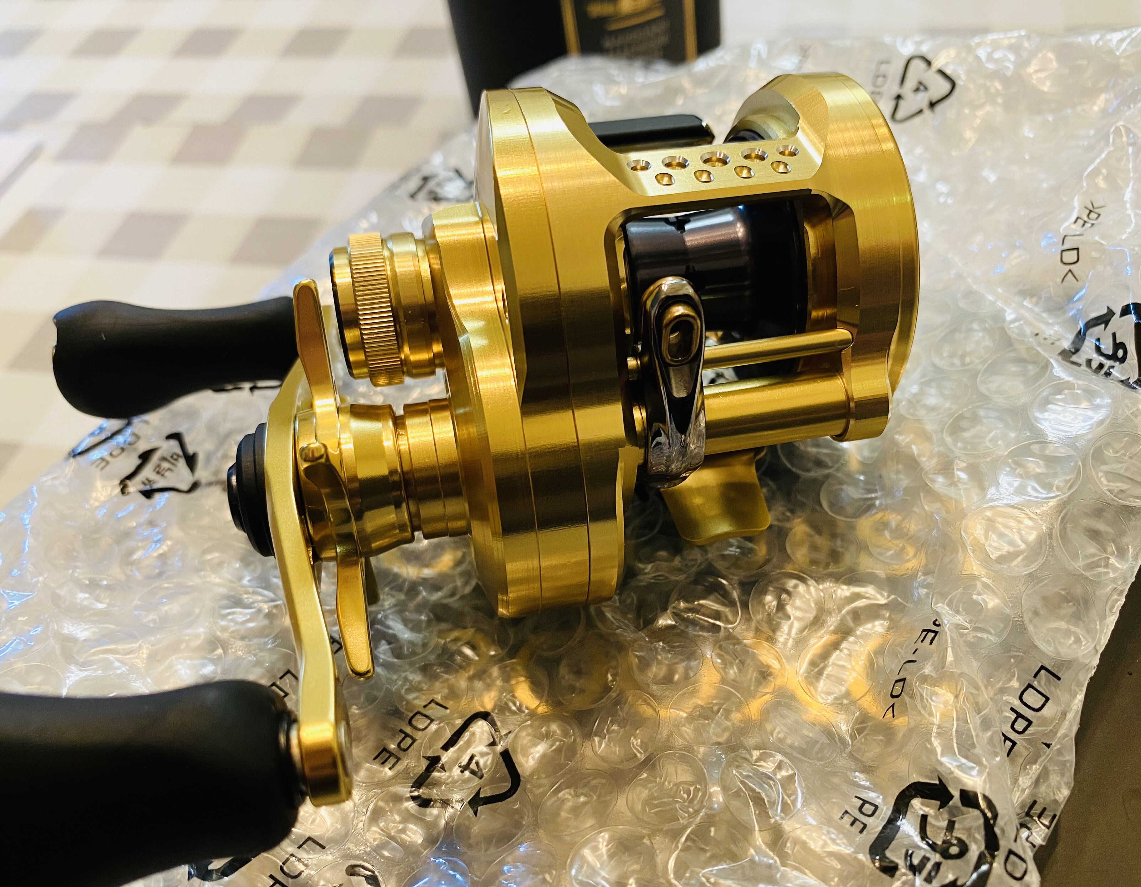 Shimano Calcutta conquest 200xg - Black Market - Swimbait Underground