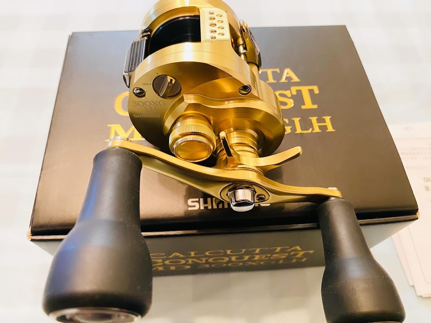 Shimano Calcutta Conquest 300 XG MD LH - Black Market - Swimbait