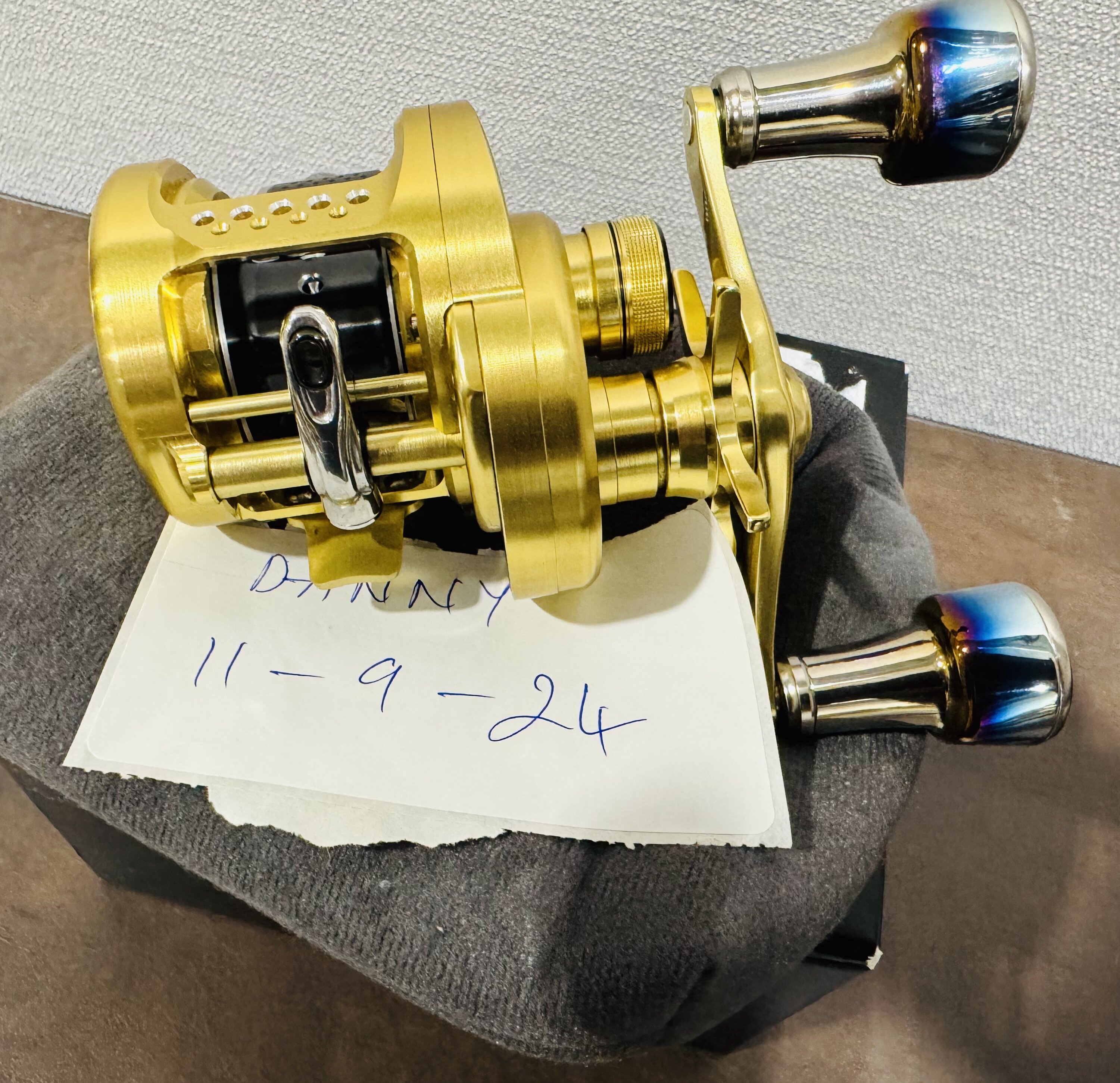 Shimano Calcutta Conquest 201Hg - Black Market - Swimbait Underground