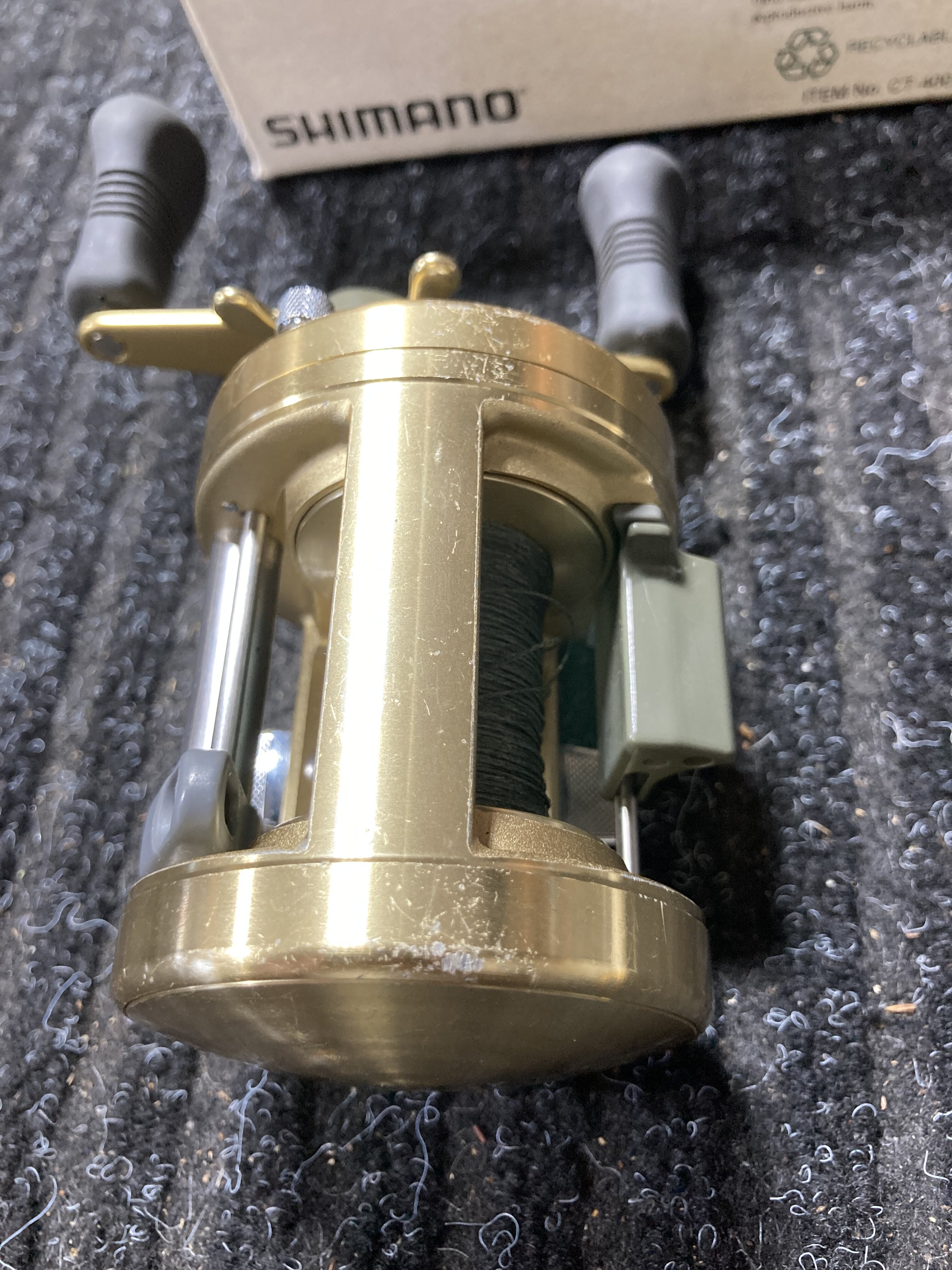 Shimano Calcutta 400 multiplier sea reel with gold finish