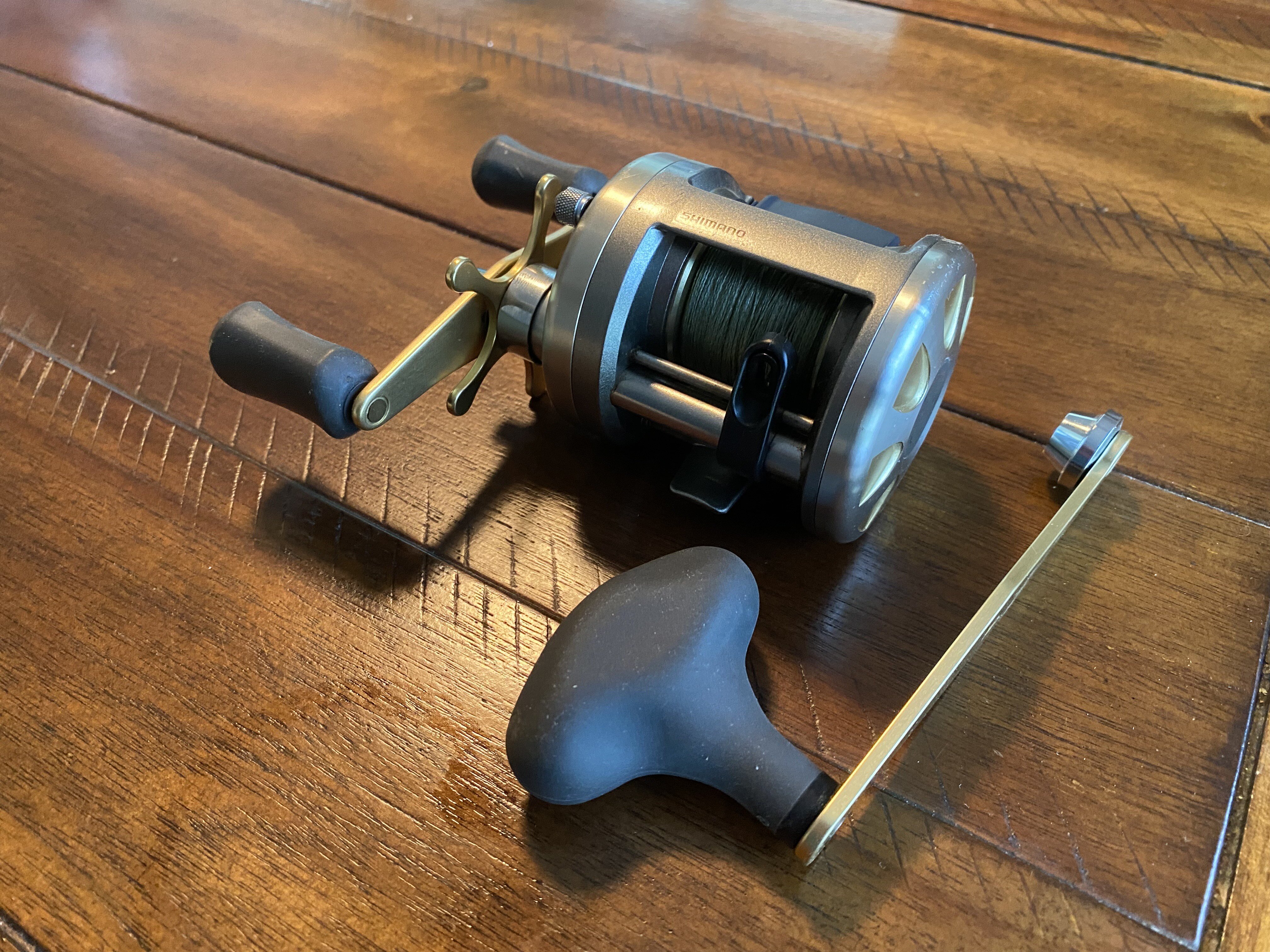 reel shimano usado Shimano Cardiff 300 w/ power handle - Black Market