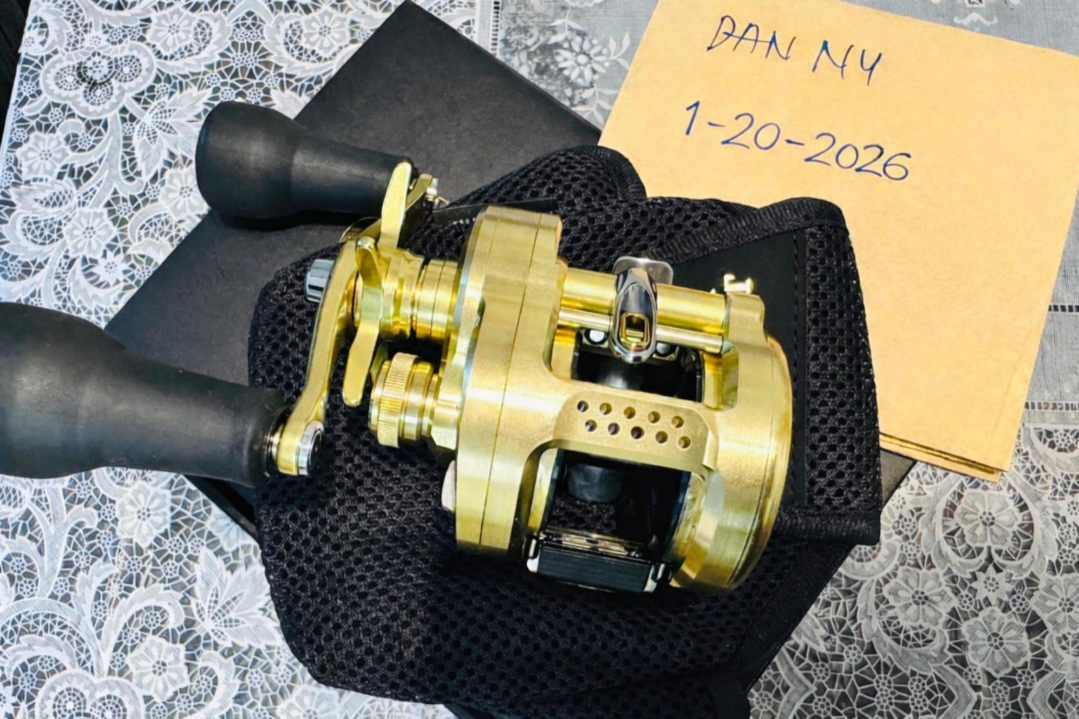 Shimano Calcutta Conquest 301 XG LH - Black Market - Swimbait