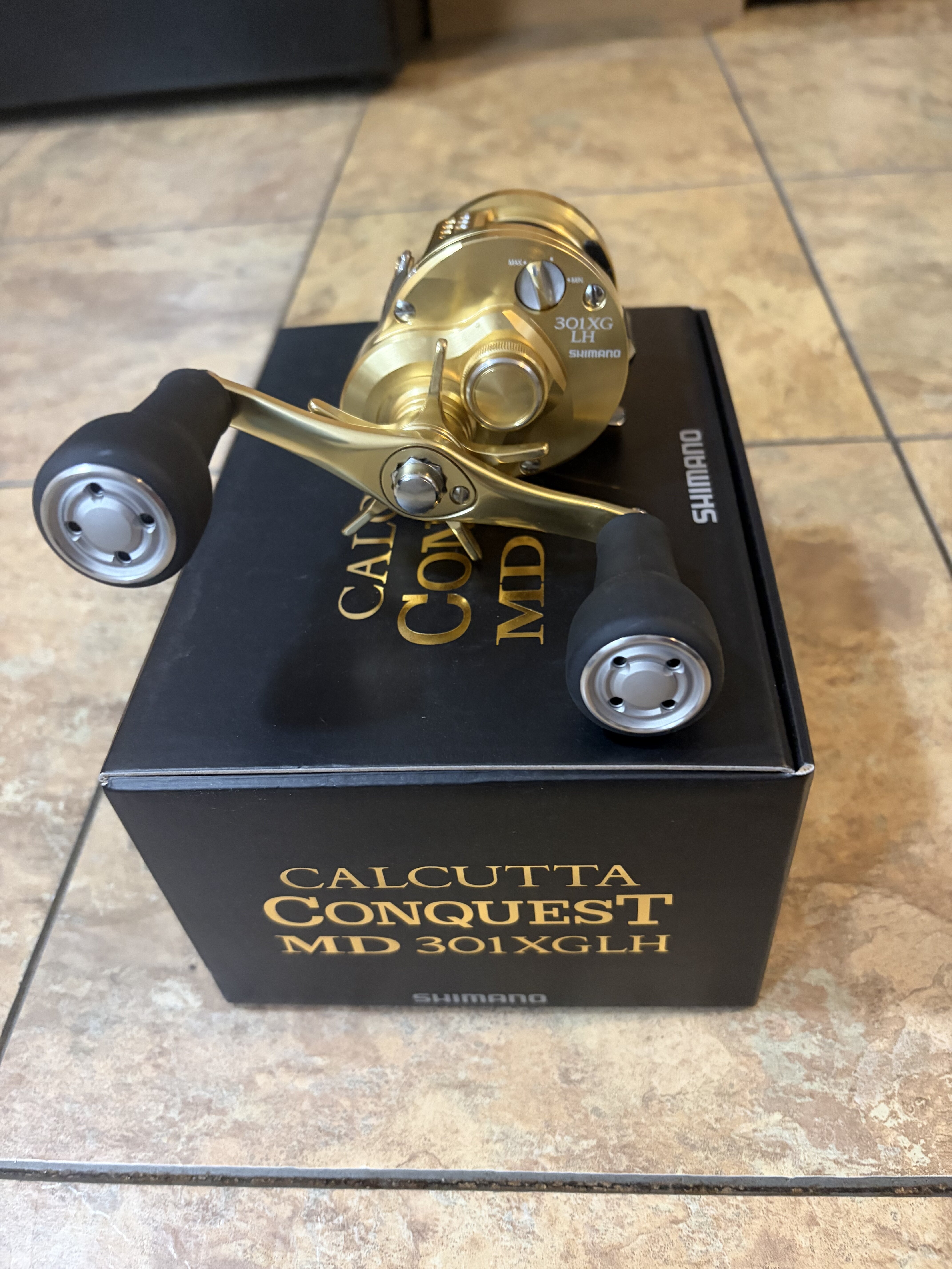 23 Calcutta Conquest MD 301XGLH - Black Market - Swimbait Underground