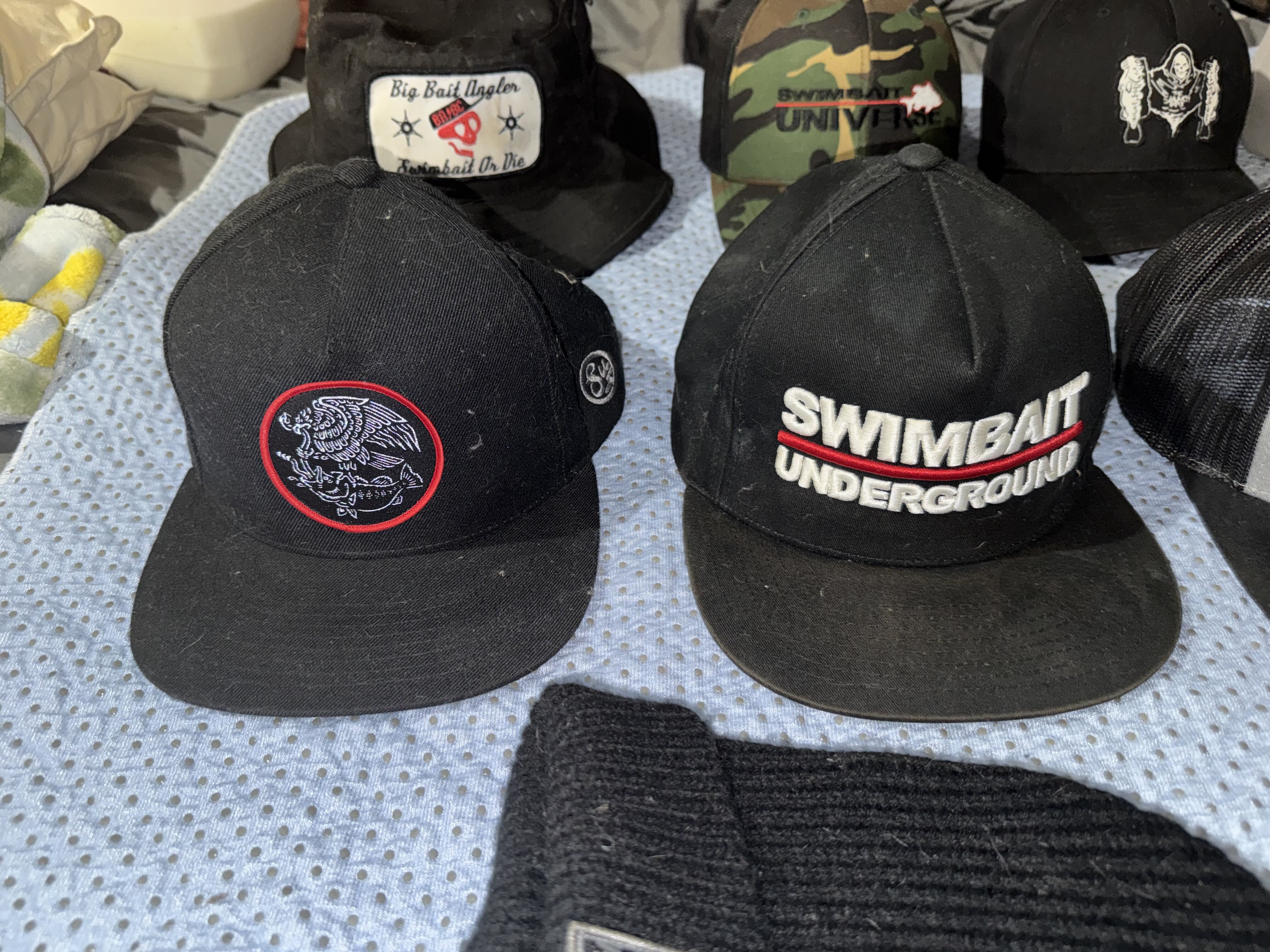 swimbait underground キャップ　ブラック □入荷案内□ 【SWIMBAIT UNDERGROUND】 ○Logo Lock up Snap back Hat