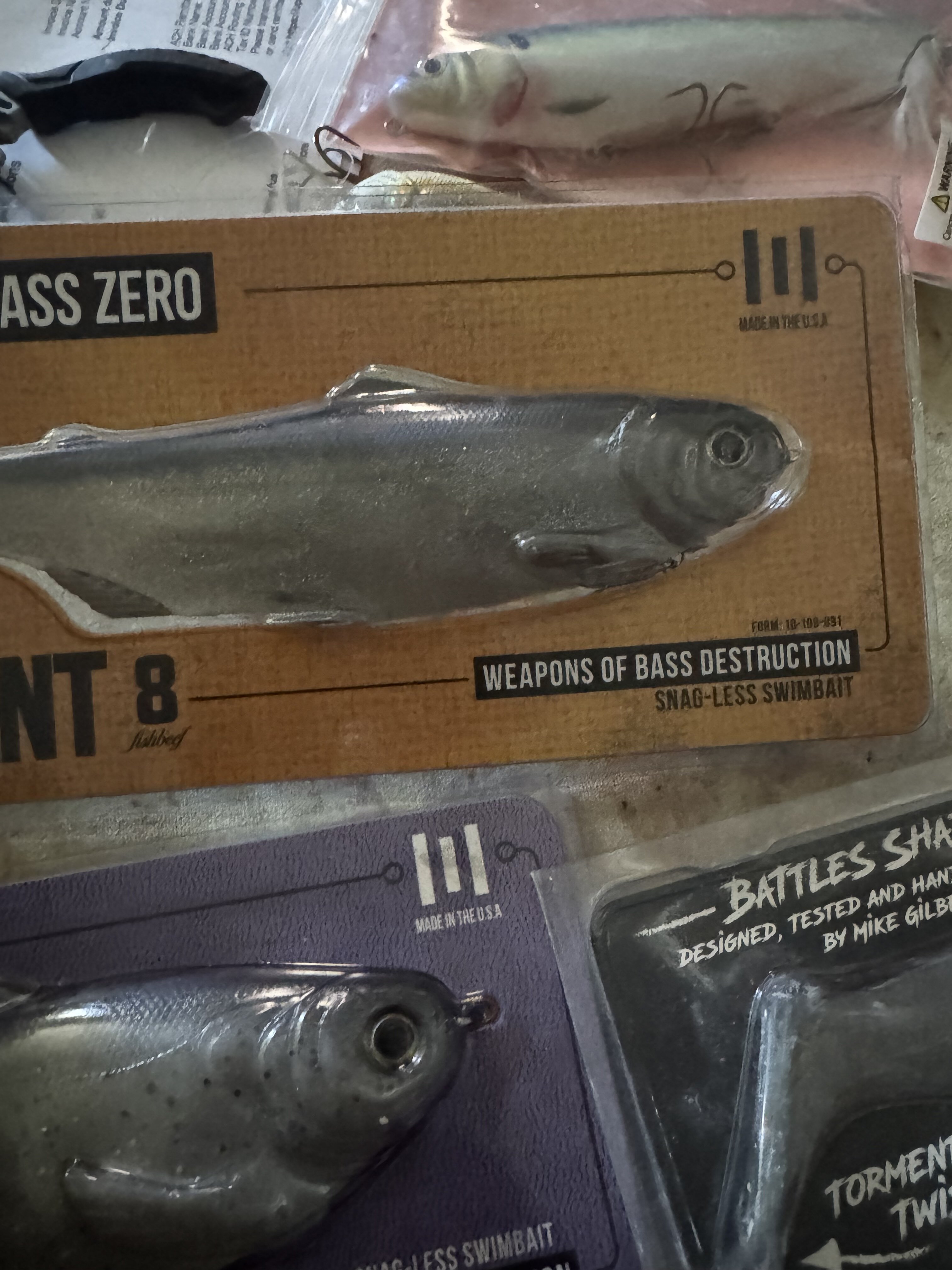 WCZ lot tyrant 8 battle Shad Heckler - Black Market - Swimbait