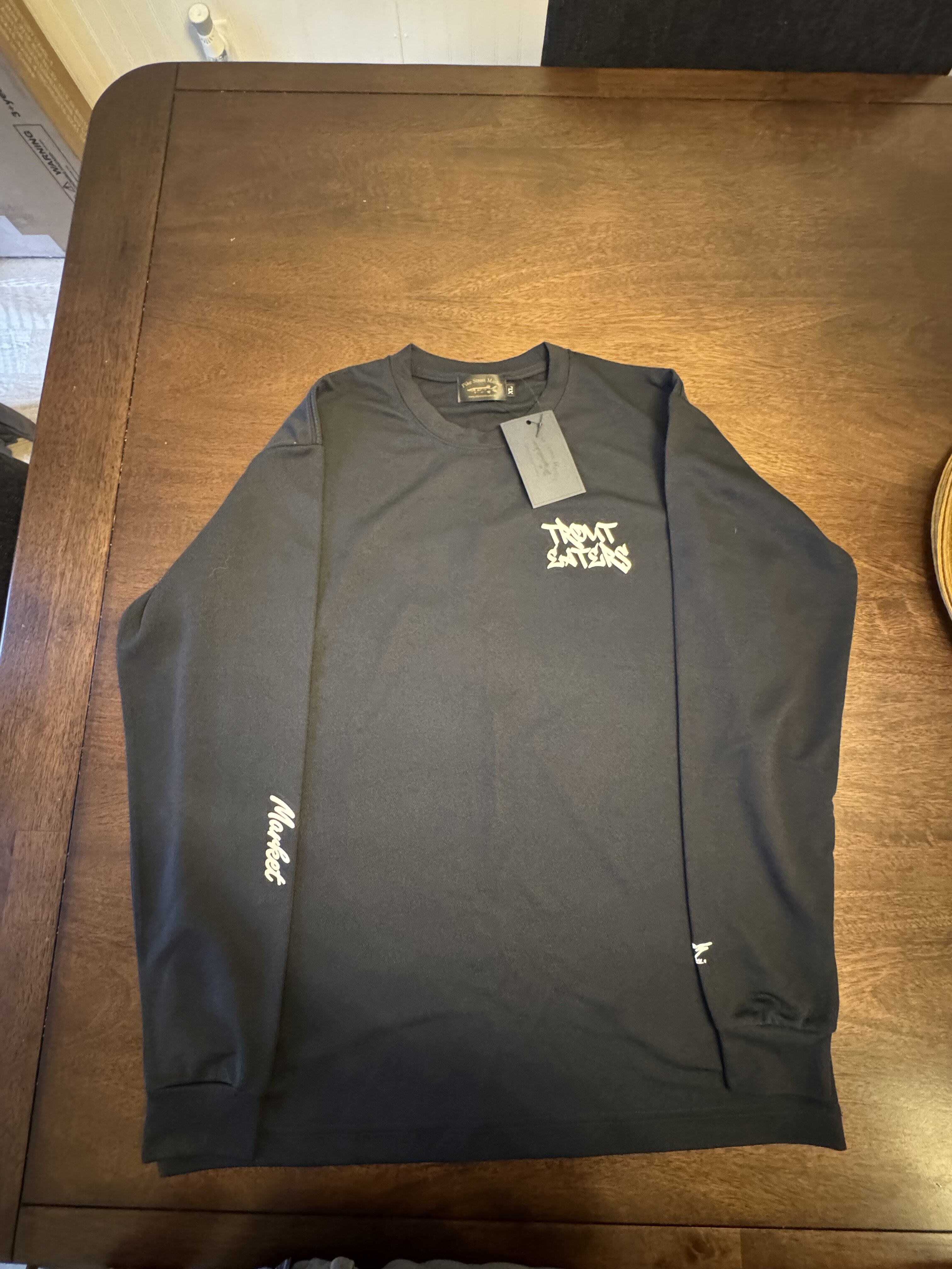 DRT PIKE STREETMARKET デッドウォークフ ーディー DRT x Pike Street Market - Black Market - Swimbait Underground